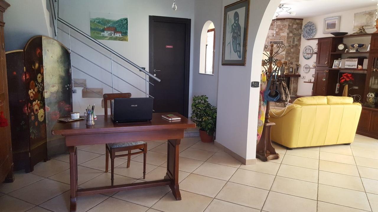 B&B La Taverna Degli Angeli Vezzi Portio Екстер'єр фото