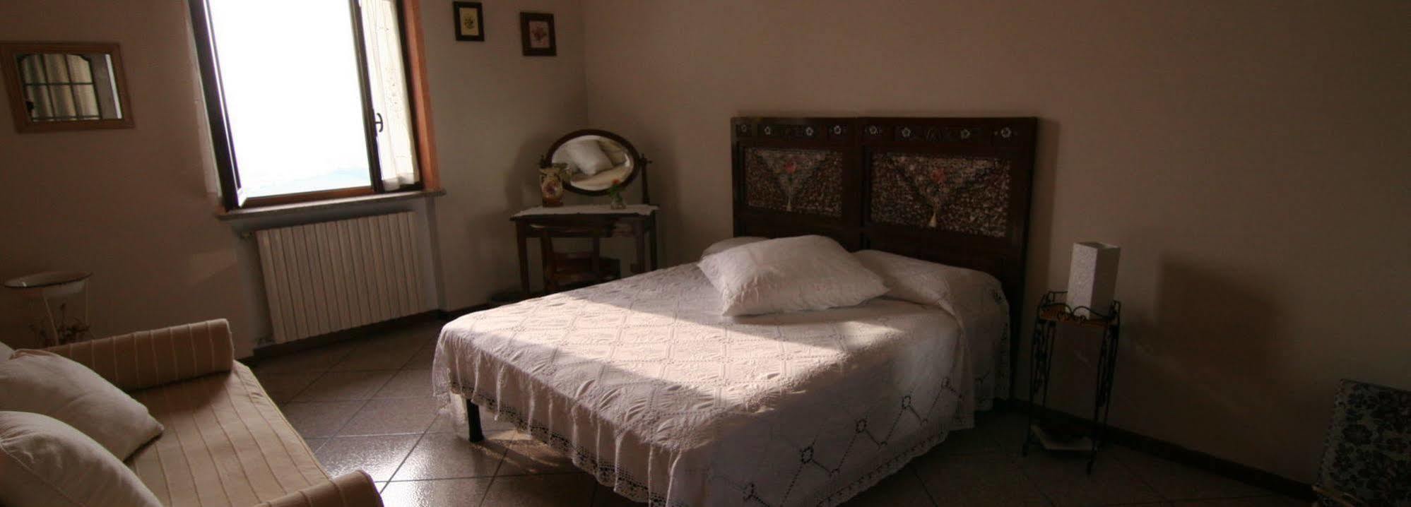 B&B La Taverna Degli Angeli Vezzi Portio Екстер'єр фото