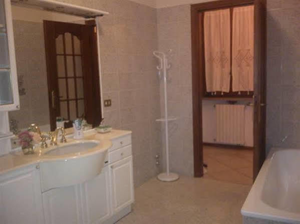 B&B La Taverna Degli Angeli Vezzi Portio Екстер'єр фото
